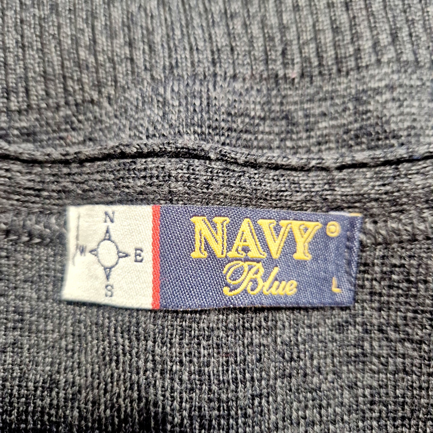 Einzigartige und nachhaltige Vintage Weste in dunkelgrau. Unique and sustainable vintage vest in dark grey. Tag.