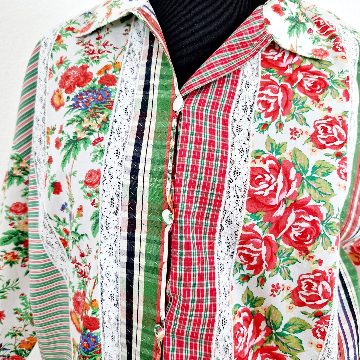 Bluse, Kurzarm, weiss-rot-grün, Blumen, Spitzen, L