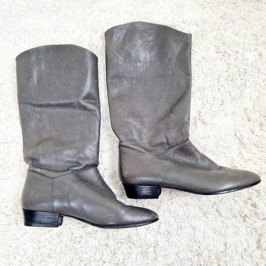 Einzigartige und nachhaltige Vintage Leder Boots in grau. Unique and sustainable vintage leather boots in grey. Side 2.