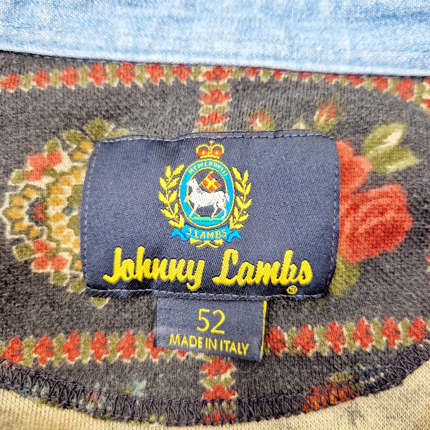 Einzigartiges und nachhaltiges Vintage Langarm Polo in dunkelblau mit Rosen. Unique and sustainable vintage longsleeve polo shirt in dark blue with roses. Tag.