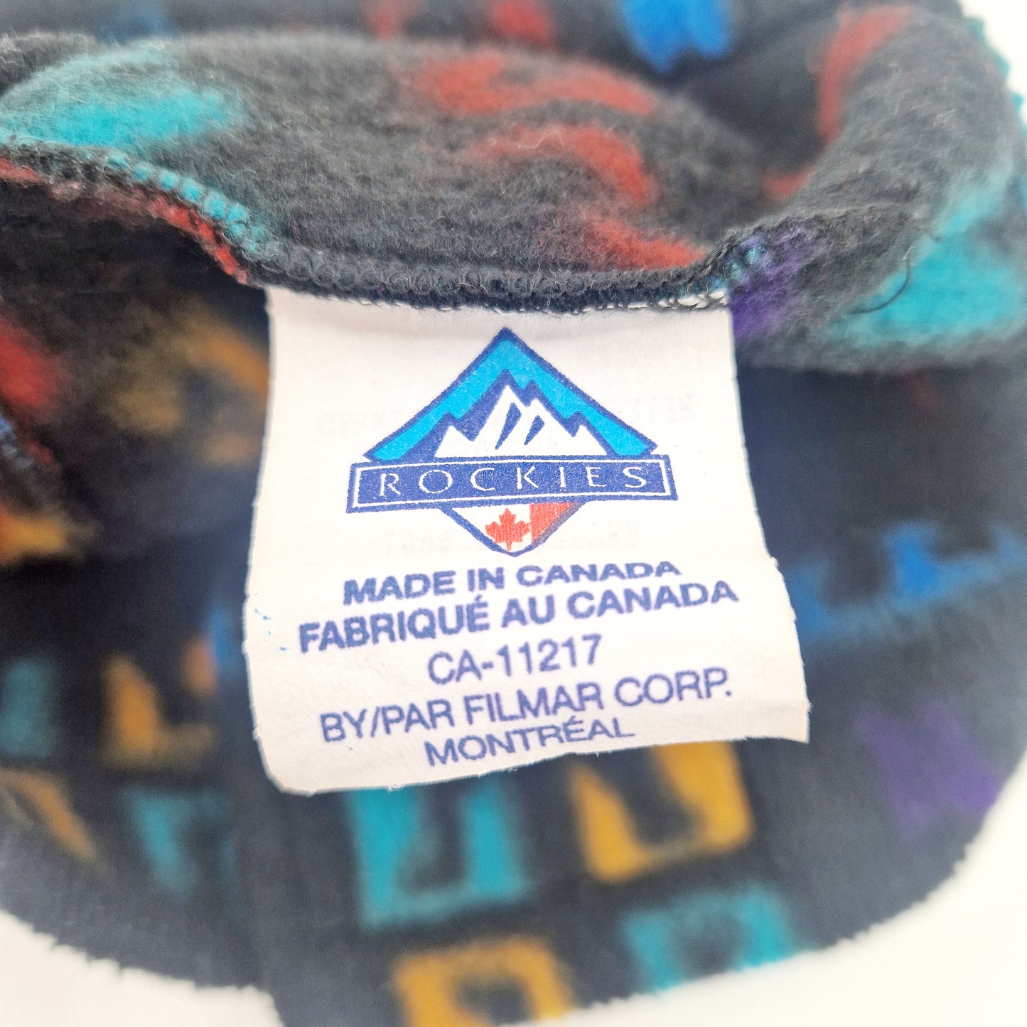 Einzigartiger und nachhaltiger Vintage Hut mit Farbklecksen. Unique and sustainable vintage hat with blur of color. Tag.