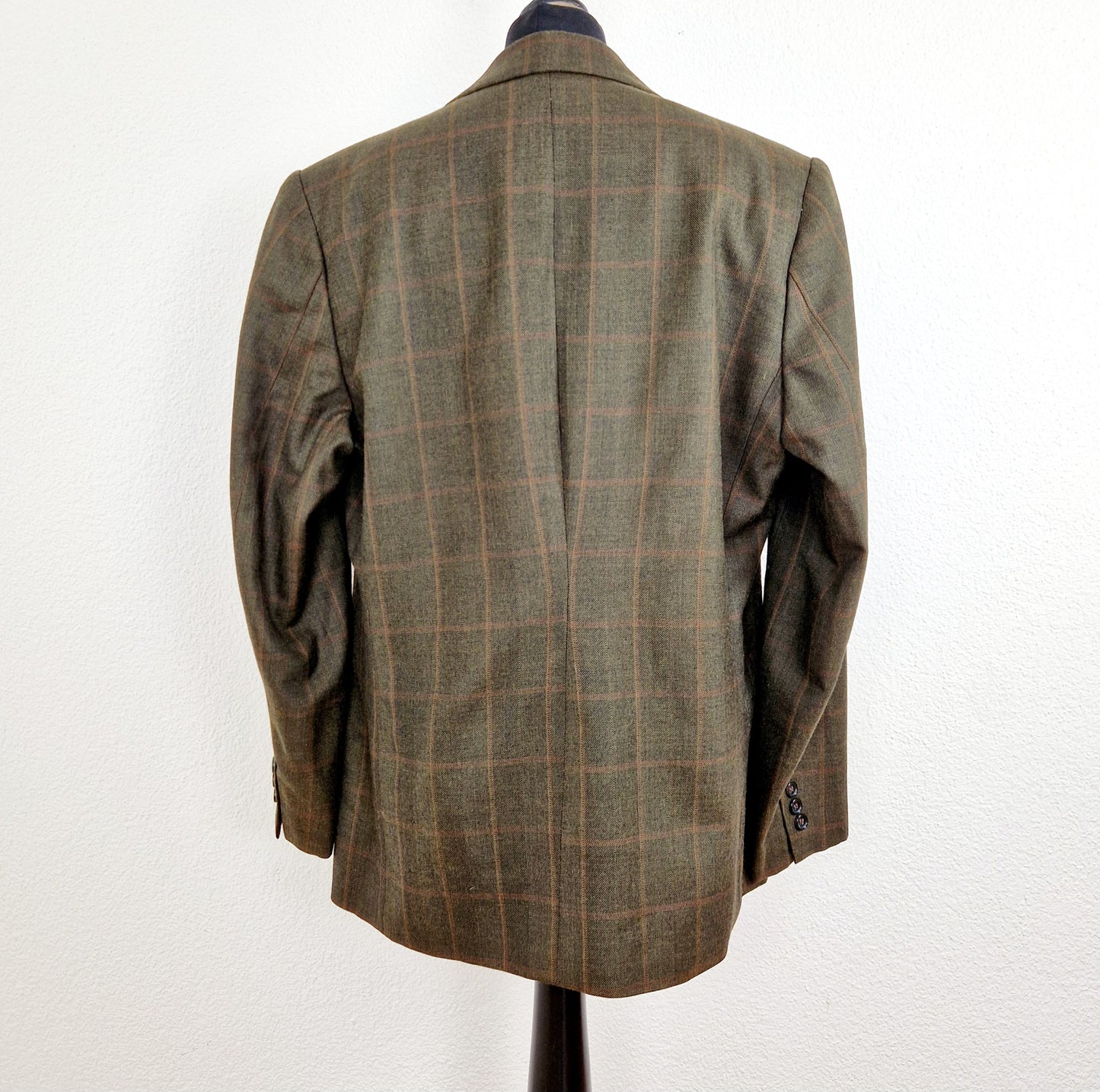 Einzigartiger und nachhaltiger, karierter Vintage Blazer in braun-rotbraun. Back.