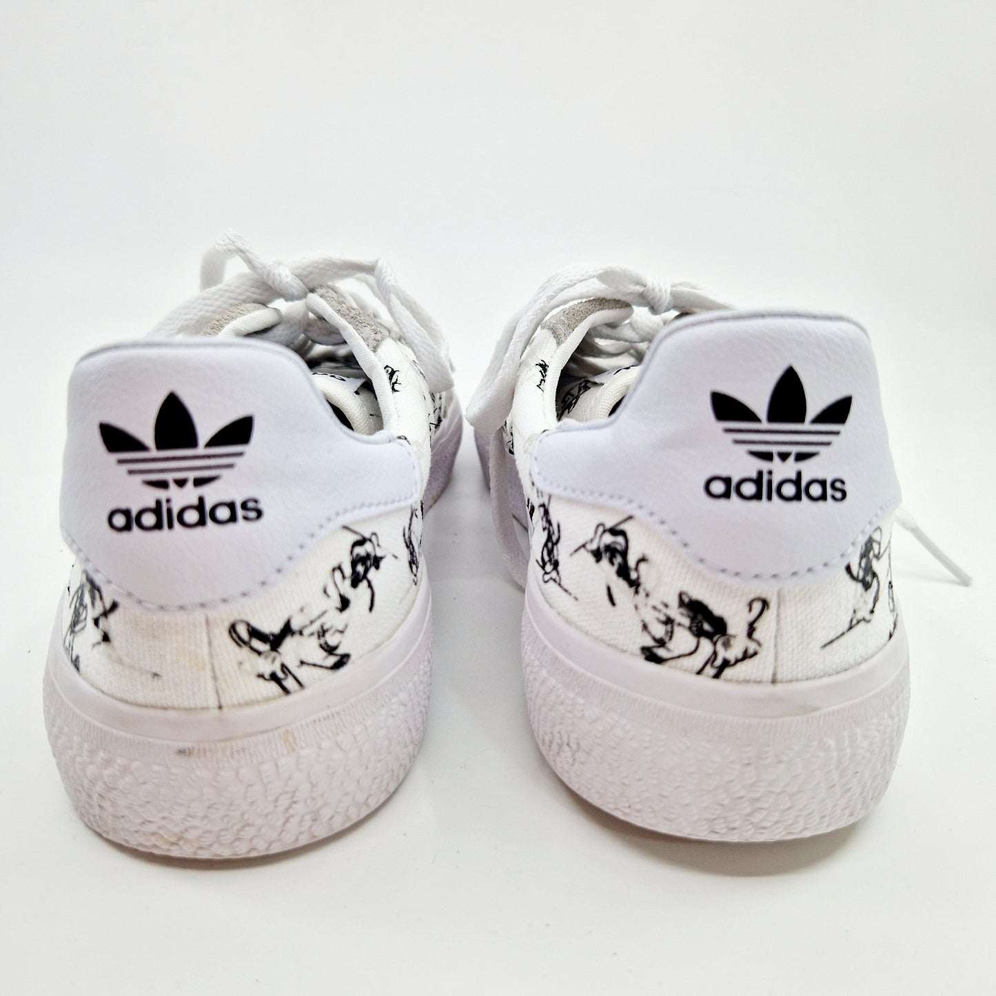 Einzigartiger und nachhaltiger Vintage Turnschuh, Goofy, von Adidas. Unique and sustainable vintage sneaker, goofy, from Adidas. Back.