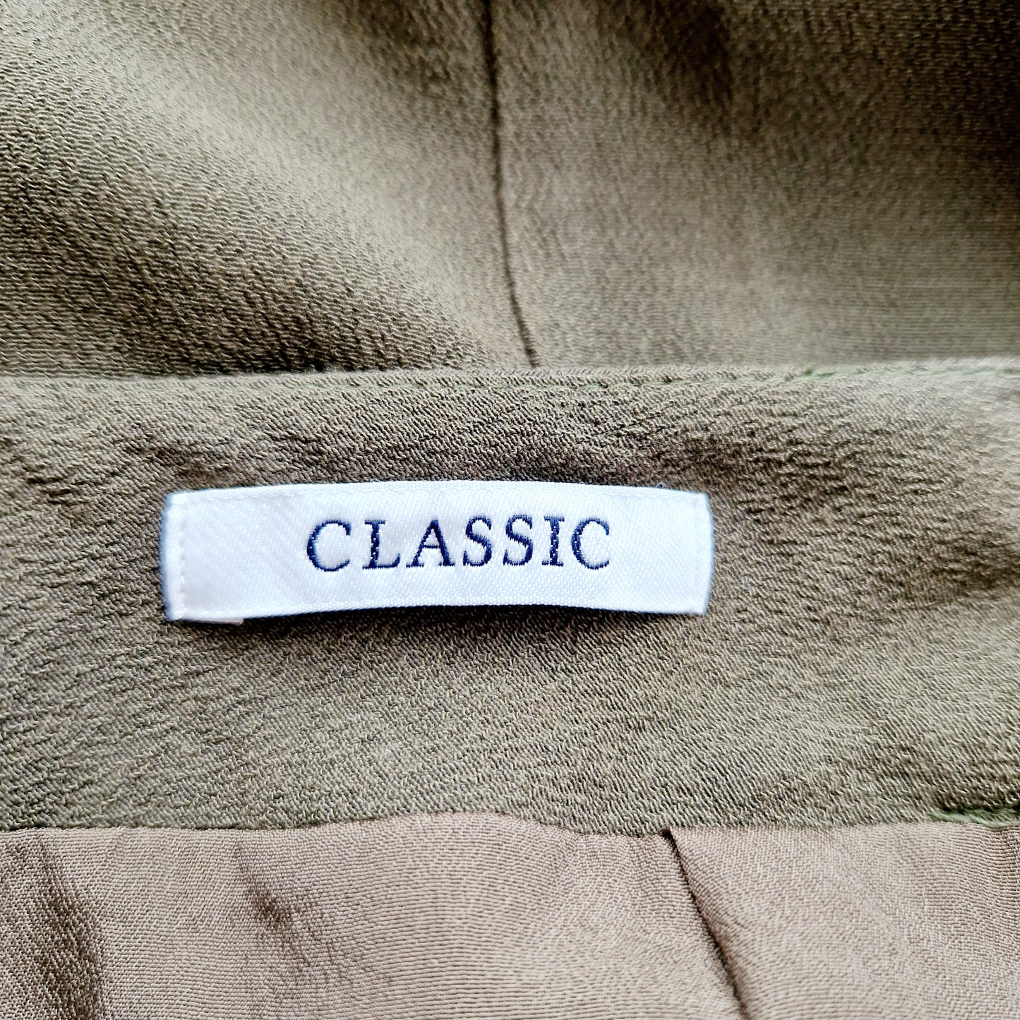 Einzigartiger und nachhaltiger Vintage Rock in oliv mit Gürtel. Unique and sustainable vintage skirt in oliv with belt. Tag.