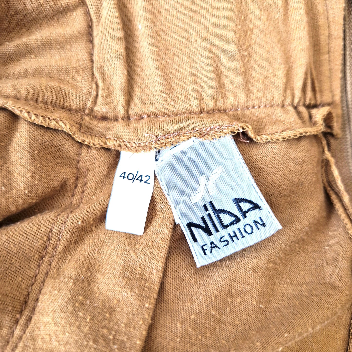 Einzigartige und nachhaltige Vintage culotte in braun. Unique and sustainable vintage culottes in brown. Tag.