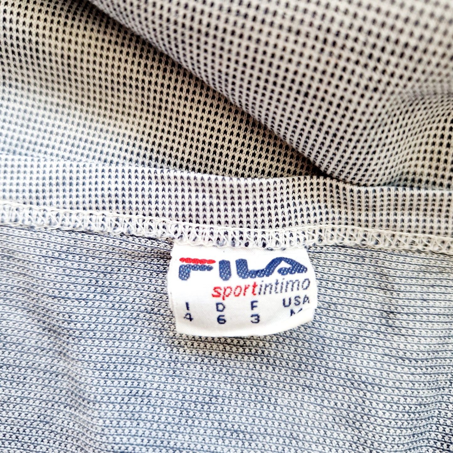 Einzigartiges und nachhaltiges Vintage Top in blau-weiss von FILA. Unique and sustainable vintage top in blue-white from FILA. Tag.
