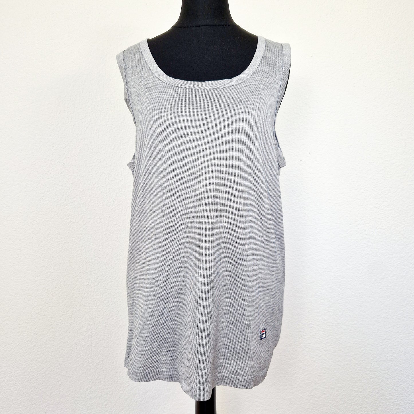 Einzigartiges und nachhaltiges Vintage Top in blau-weiss von FILA. Unique and sustainable vintage top in blue-white from FILA. Front.