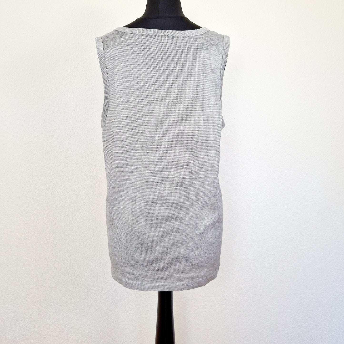 Einzigartiges und nachhaltiges Vintage Top in blau-weiss von FILA. Unique and sustainable vintage top in blue-white from FILA. Back.