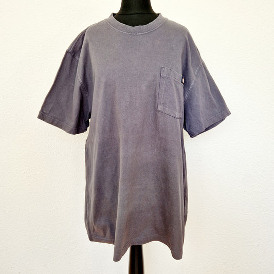Einzigartiges und nachhaltiges Vintage T-Shirt in grau von Dickies. Unique and sustainable vintage t-shirt in grey from Dickies. Front.