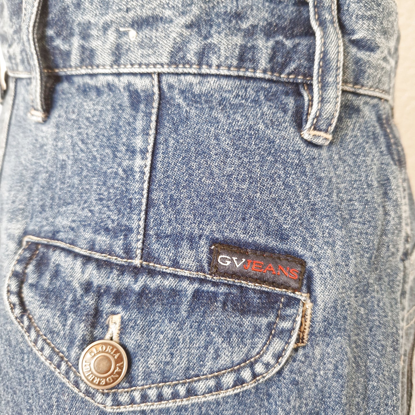 Einzigartige und nachhaltige Vintage Shorts in blau, Jeans. Unique and sustainable vintage shorts in blue, jeans. Back, Close-up.