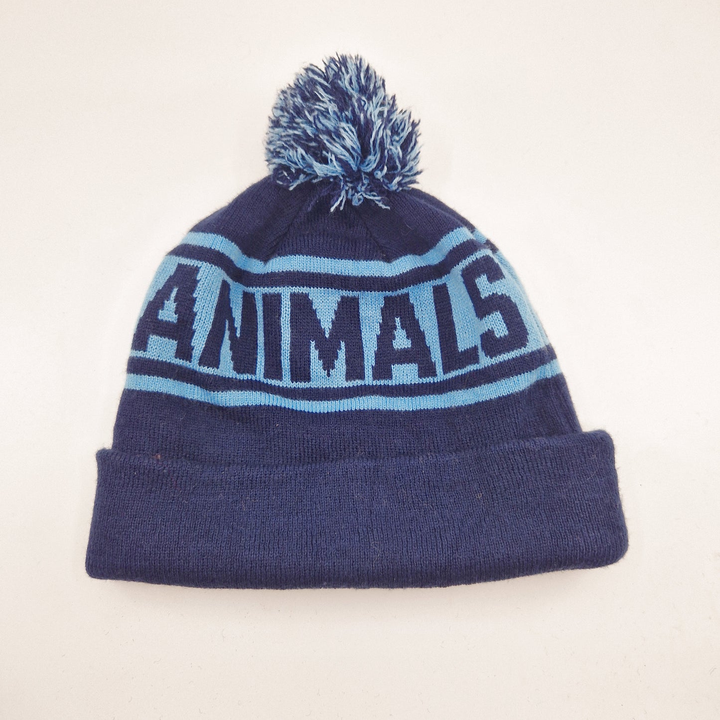 Einzigartige und nachhaltige Vintage Mütze/Beanie in dunkelblau-hellblau, Animals. Unique and sustainable vintage beanie in dark blue-light blue, Animals. Back.