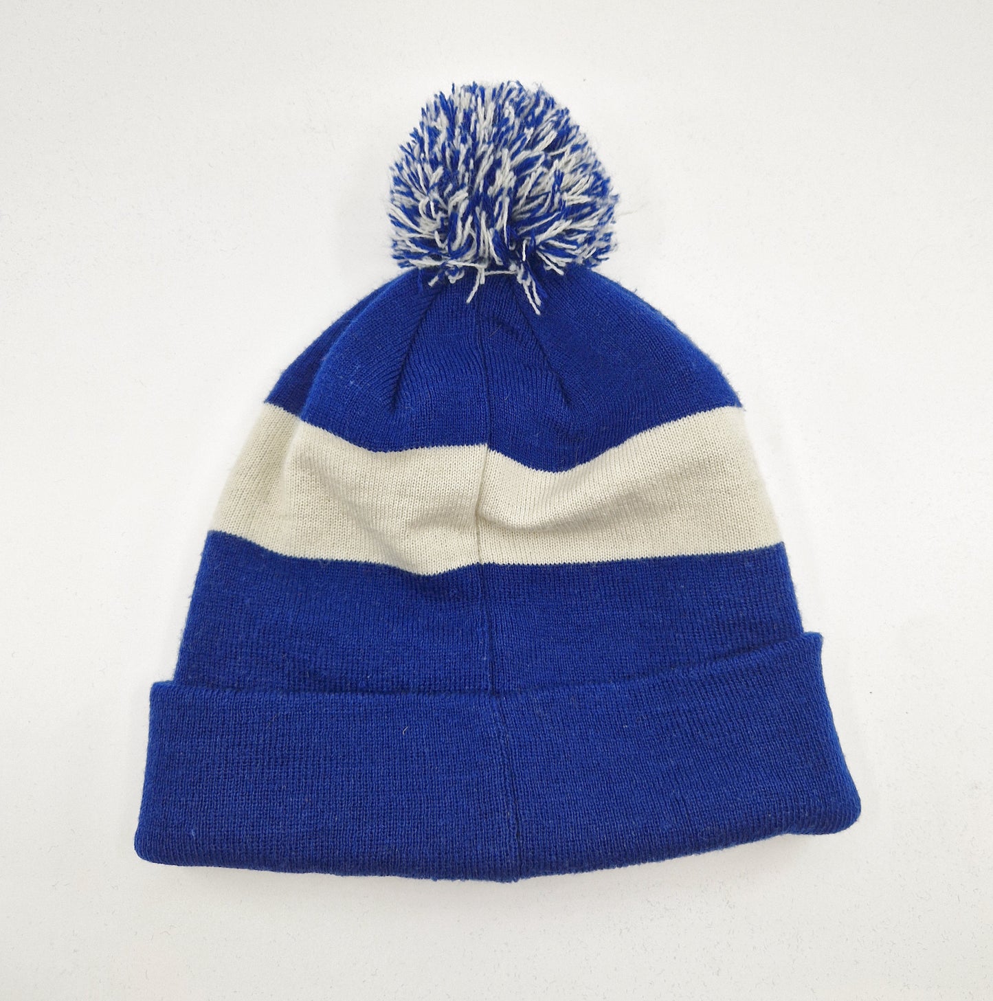 Einzigartige und nachhaltige Vintage Mütze/Beanie in blau-weiss, Furphy. Unique and sustainable vintage beanie in blue-white, Furphy. Back.