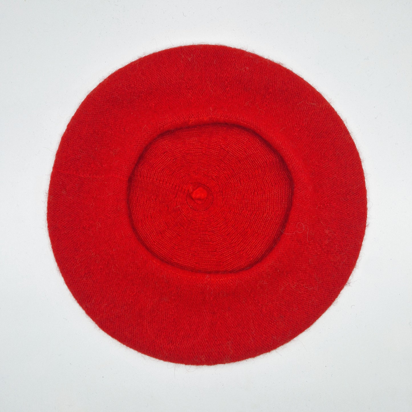 Einzigartiges und nachhaltiges Vintage Beret in rot. Unique and sustainable vintage beret in red. Below.