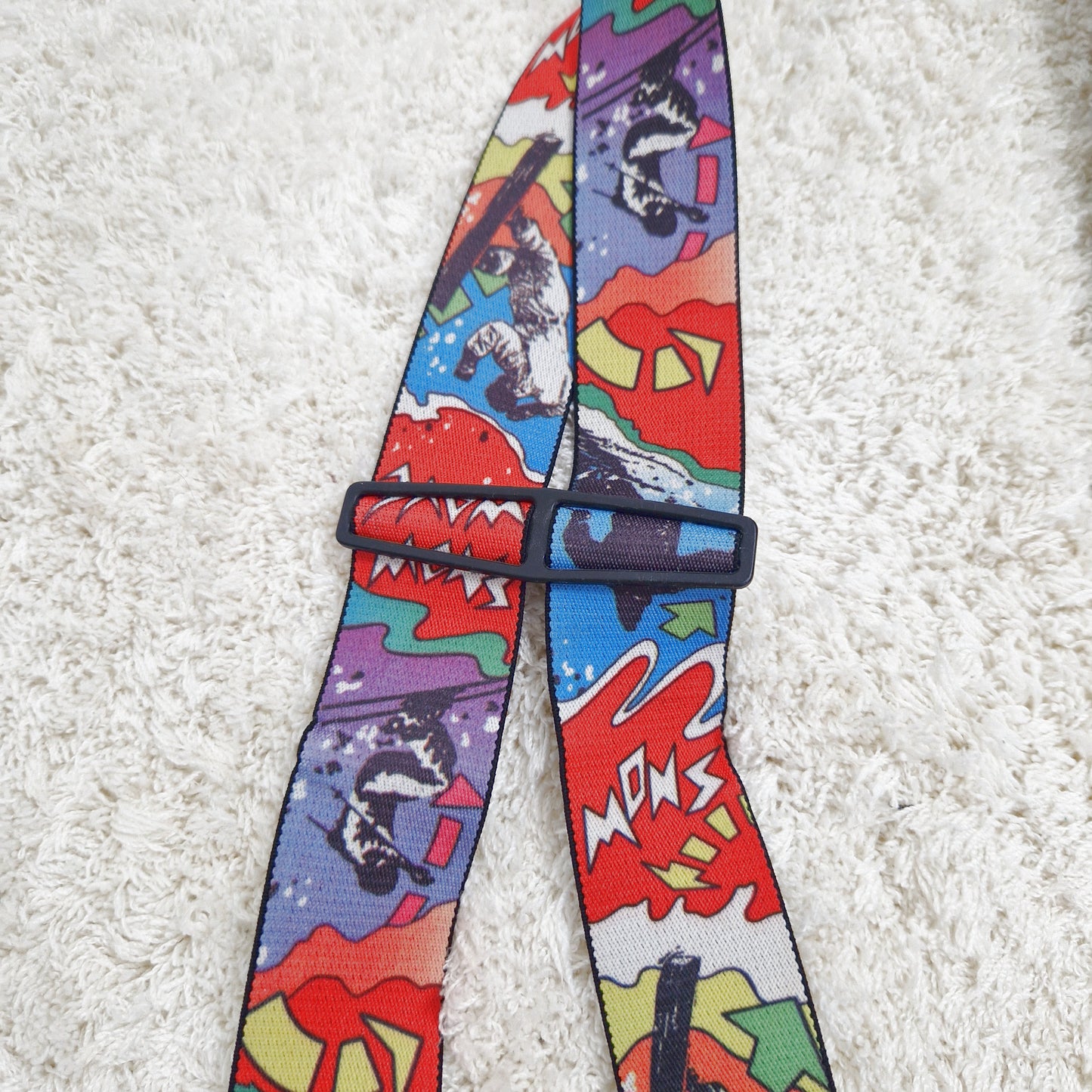Einzigartige und nachhaltige Vintage Hosenträger, Skifahrer. Unique and sustainable suspenders, skiing. Close-up 3.