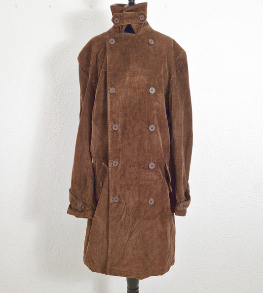 Einzigartiger und nachhaltiger Vintage Mantel in dunkelbraun, Cord. Unique and sustainable vintage coat in dark brown, corduroy. Front 2.
