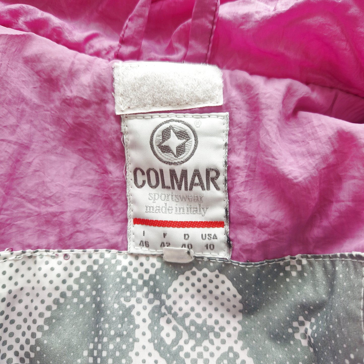 Einzigartiger und nachhaltiger Vintage Skianzug in lila. Unique and sustainable vintage ski suit in purple. Tag.