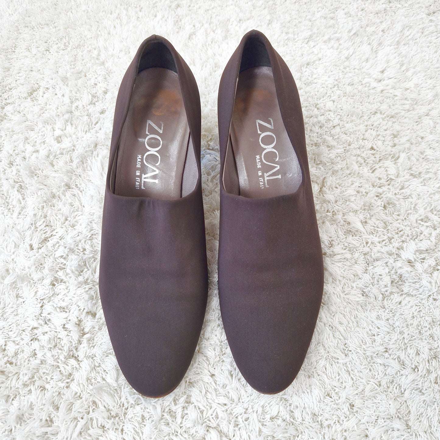 Einzigartigeund nachhaltige Vintage Schuhe in braun. Unique and sustainable vintage shoes in brown. Above.