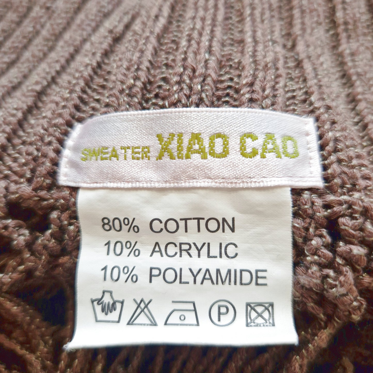 Einzigartiger und nachhaltiger Vintage Cardigan in braun, Netzoptik. Tag.