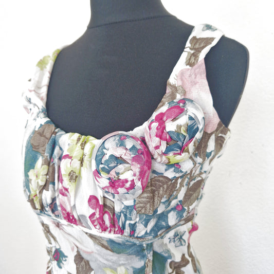 Einzigartiges und nachhaltiges Vintage Top in weiss-rosa-pink mit Blumen und Mesh. Close-up.