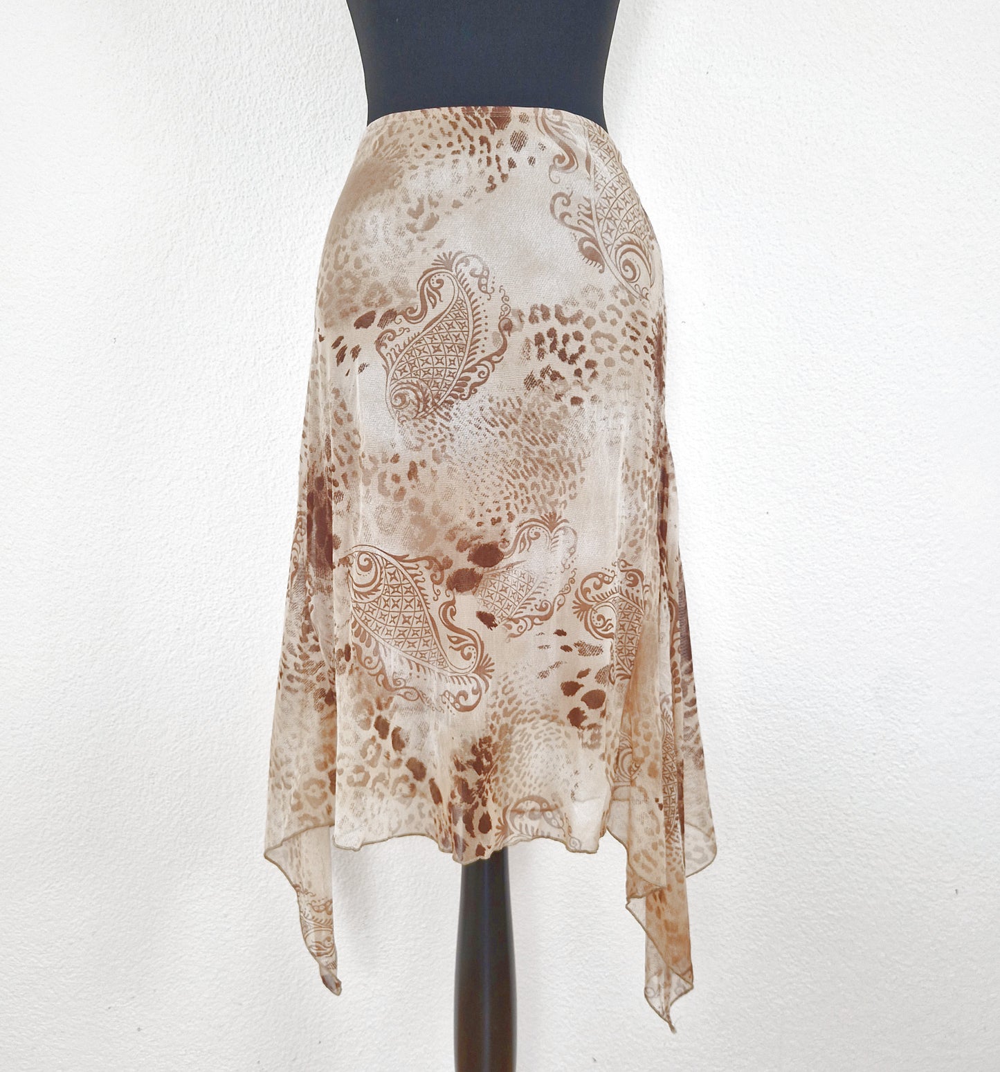 Einzigartiger und nachhaltiger, asymmetrischer Vintage Rock in beige-braun. Back.