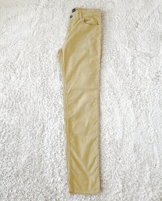 Einzigartige und nachhaltige Vintage Cord-Hose in senfgelb von Pepe Jeans. Side.