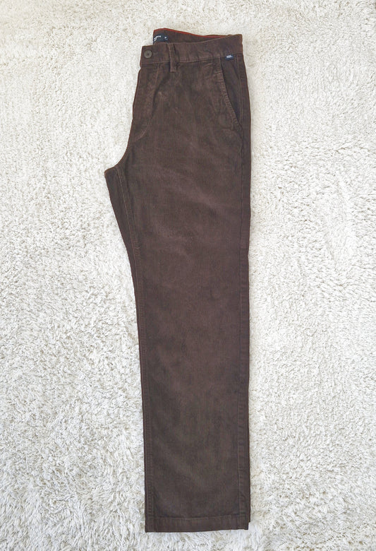 Einzigartige und nachhaltige Vintage Cordhose in dunkelbraun von Vans. Side.