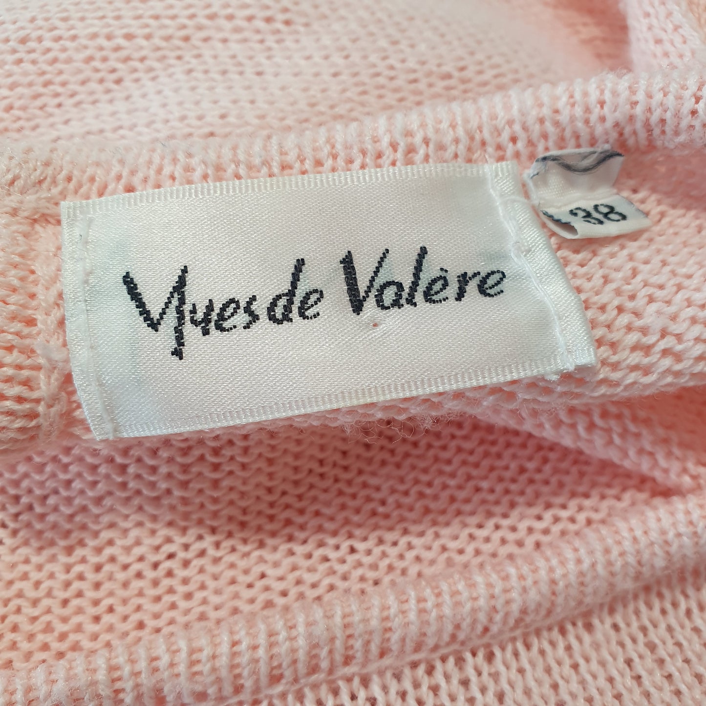 Einzigartiger und nachhaltiger Vintage Pullover in pink mit Blumen. Unique and sustainable vintage pullover in pink with flowers. Tag.