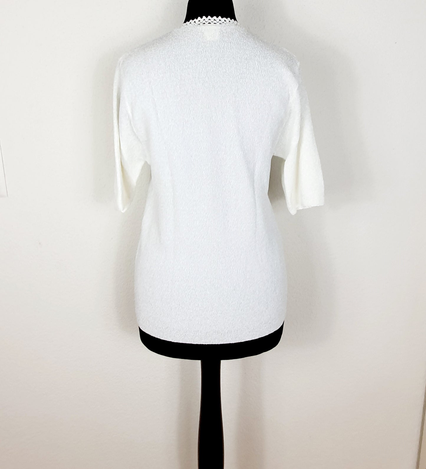 Einzigartiges und nachhaltiges Vintage T-Shirt in weiss. Unique and sustainable vintage t-shirt in white. Back.