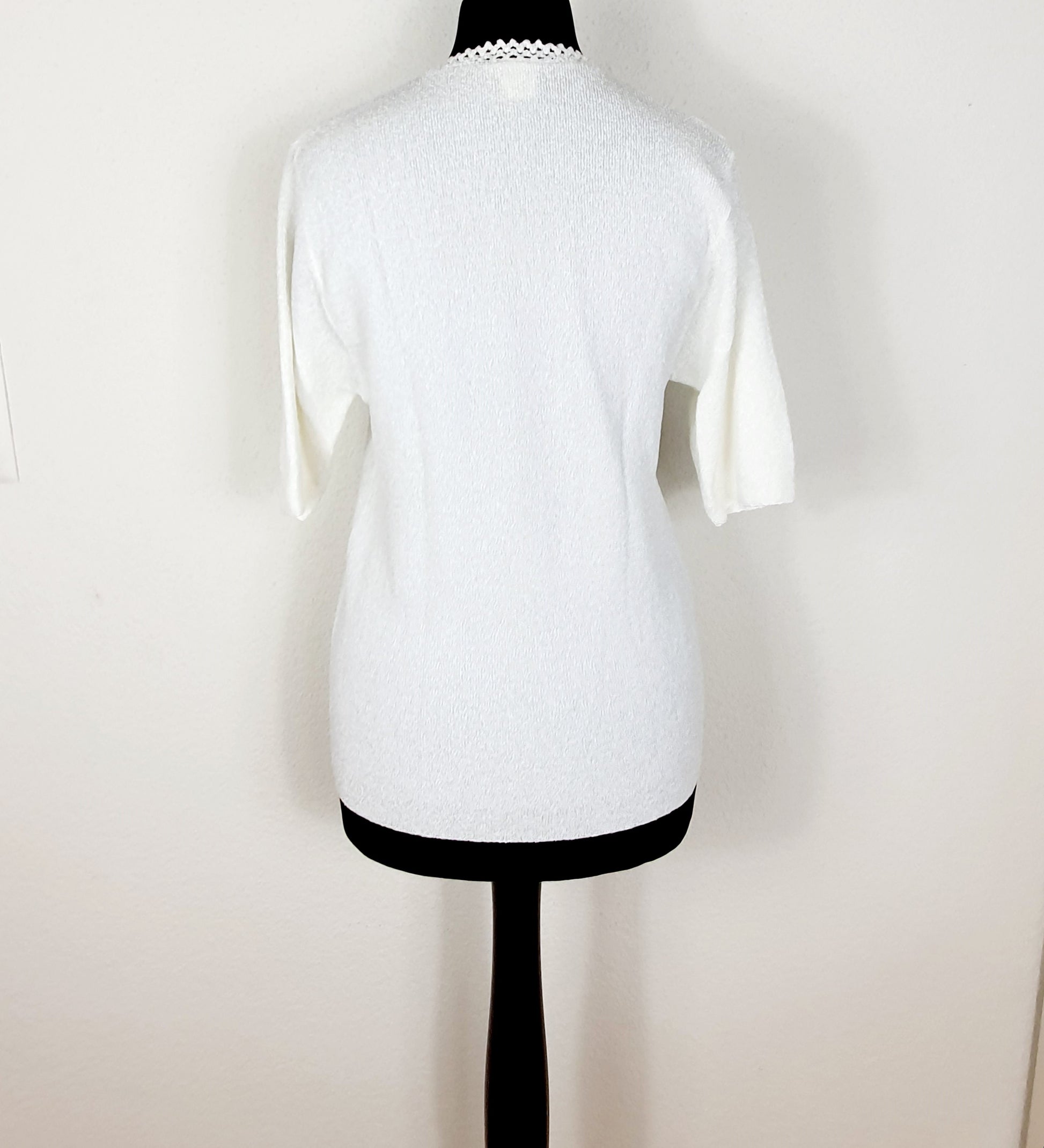 Einzigartiges und nachhaltiges Vintage T-Shirt in weiss. Unique and sustainable vintage t-shirt in white. Back.