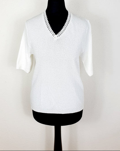 Einzigartiges und nachhaltiges Vintage T-Shirt in weiss. Unique and sustainable vintage t-shirt in white. Front.
