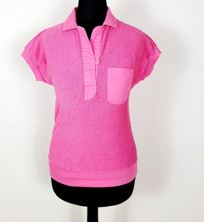 Einzigartiges und nachhaltiges Vintage T-Shirt in pink und Frottee. Unique and sustainable vintage t-shirt in pink and terry cloth. Front.