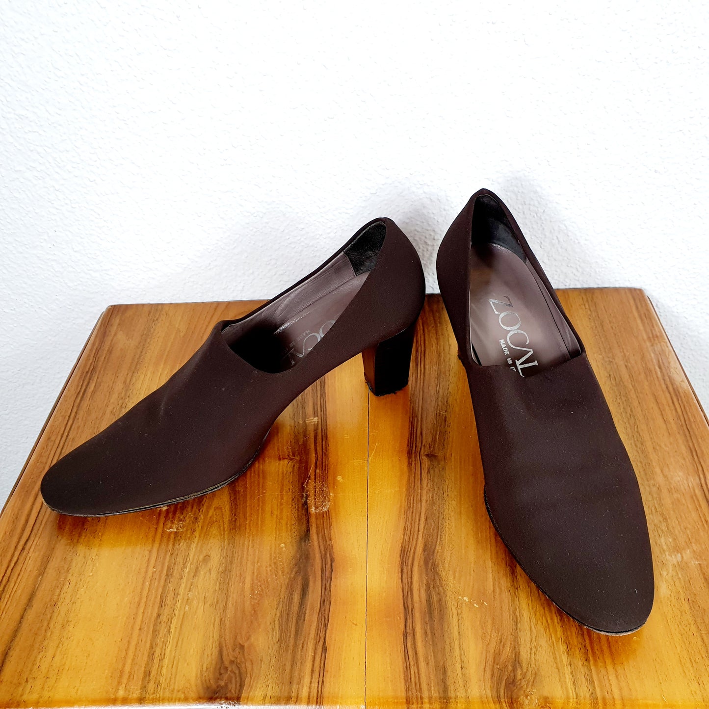 Einzigartigeund nachhaltige Vintage Schuhe in braun. Unique and sustainable vintage shoes in brown. Front.