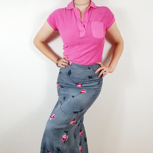 Einzigartiges und nachhaltiges Vintage T-Shirt in pink und Frottee. Unique and sustainable vintage t-shirt in pink and terry cloth. Model.