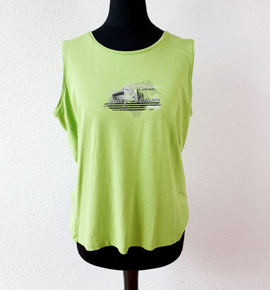 Einzigartiges und nachhaltiges Vintage Top in limegrün. Unique and sustainable vintage top in lime green. Front.