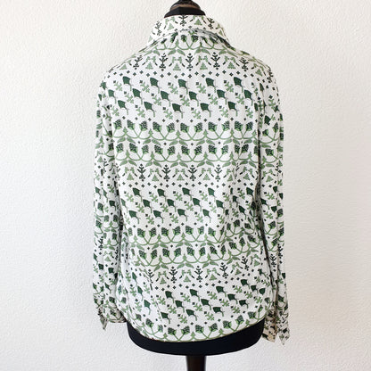 Einzigartige und nachhaltige Vintage Bluse in grün-weiss mit Pflanzen. Unique and sustainable vintage blouse in green-white with plants. Back.