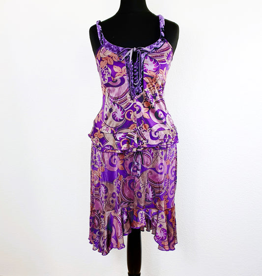 Einzigartiges und nachhaltiges Vitage Set mit Top und Rock. Unique and sustainable vintage set with top and skirt. Front.