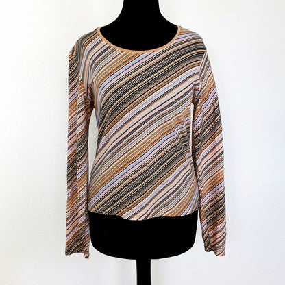 Einzigartiges und nachhaltiges Vintage Shirt mit Streifen. Unique and sustainable vintage shirt with stripes. Front.