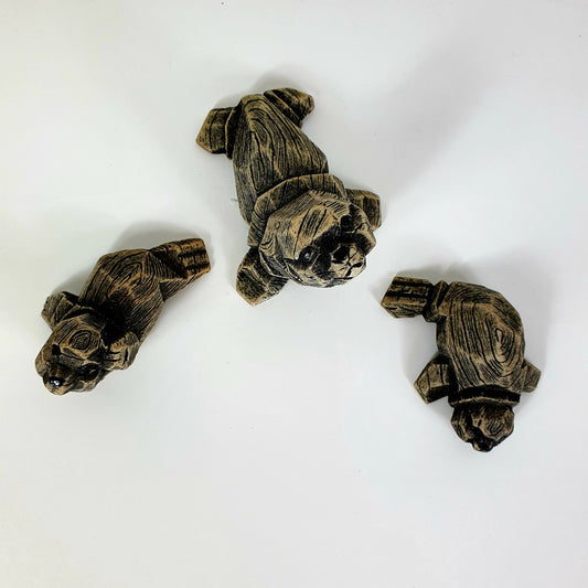 3 figures, dark gray, seals