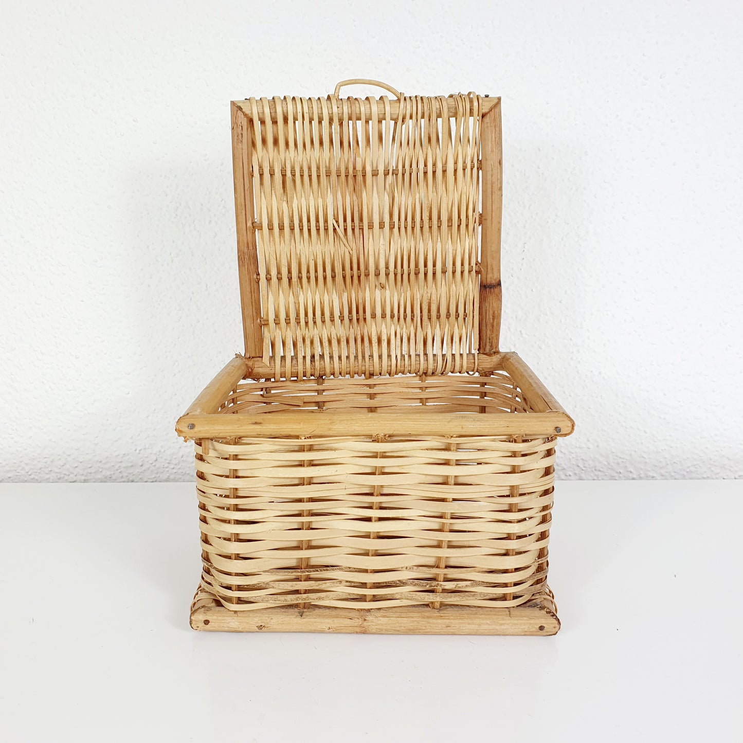Einzigartiger und nachhaltiger Vintage Hänger. Unique and sustainable vintage hanger. Front.