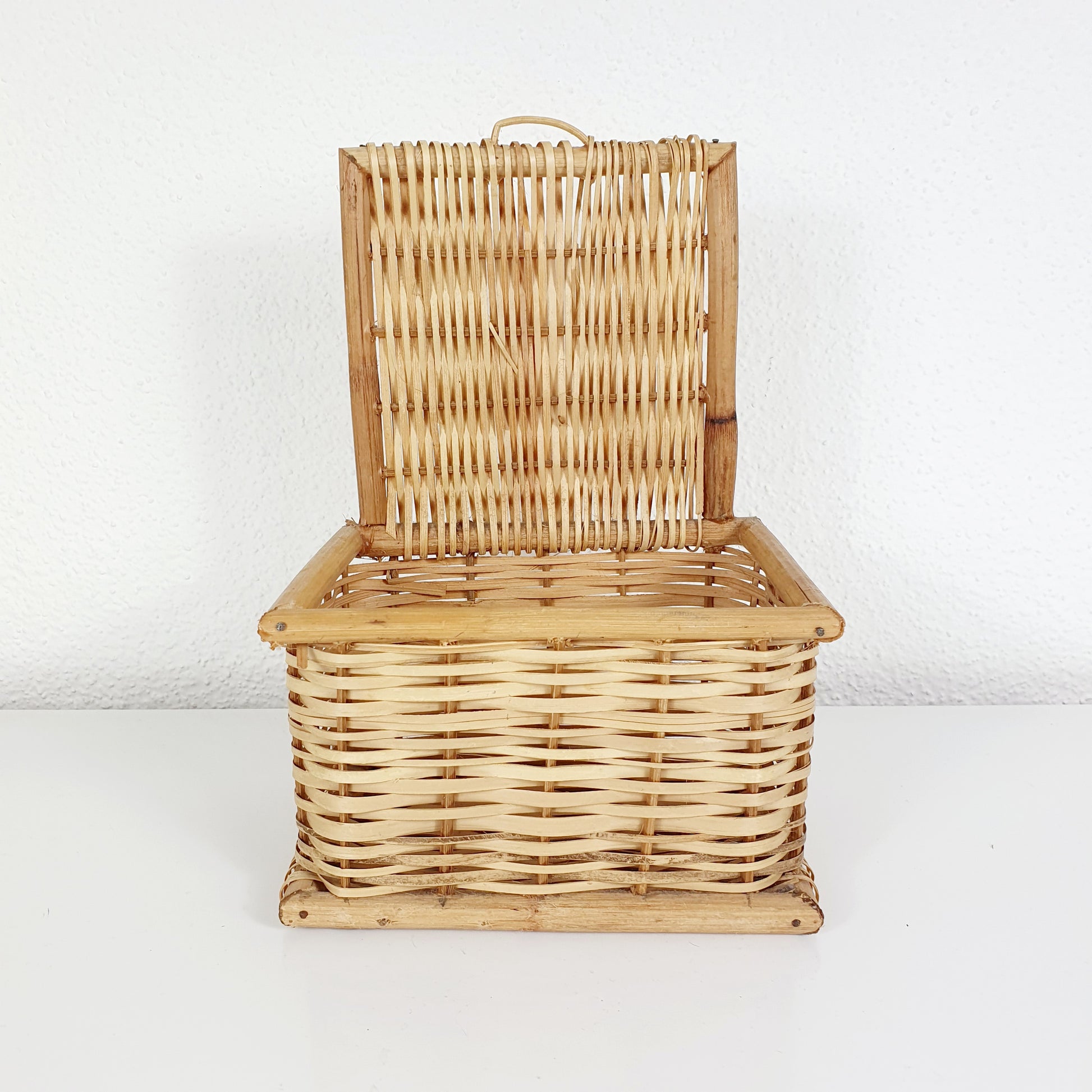 Einzigartiger und nachhaltiger Vintage Hänger. Unique and sustainable vintage hanger. Front.
