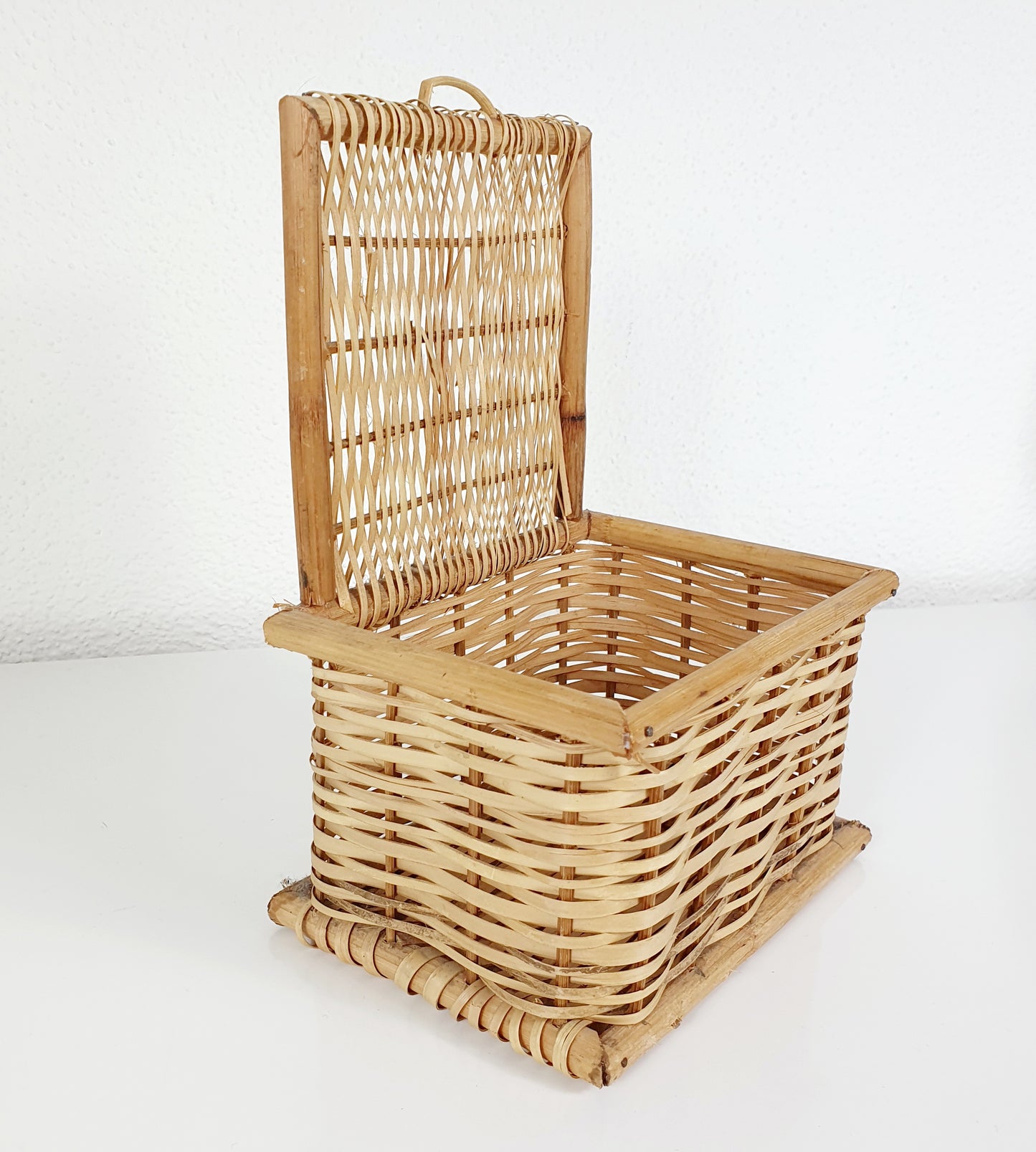 Einzigartiger und nachhaltiger Vintage Hänger. Unique and sustainable vintage hanger. Side.