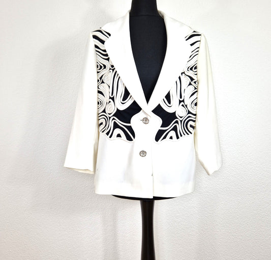 Einzigartiger und nachhaltiger Vintage Blazer in weiss. Unique and sustainable vintage blazer in white. Front.