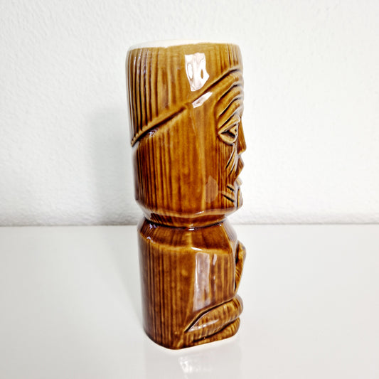 Einzigartiger und nachhaltiger Tikki Becher aus Keramik. Unique and sustainable tikki mug made of pottery. Side.