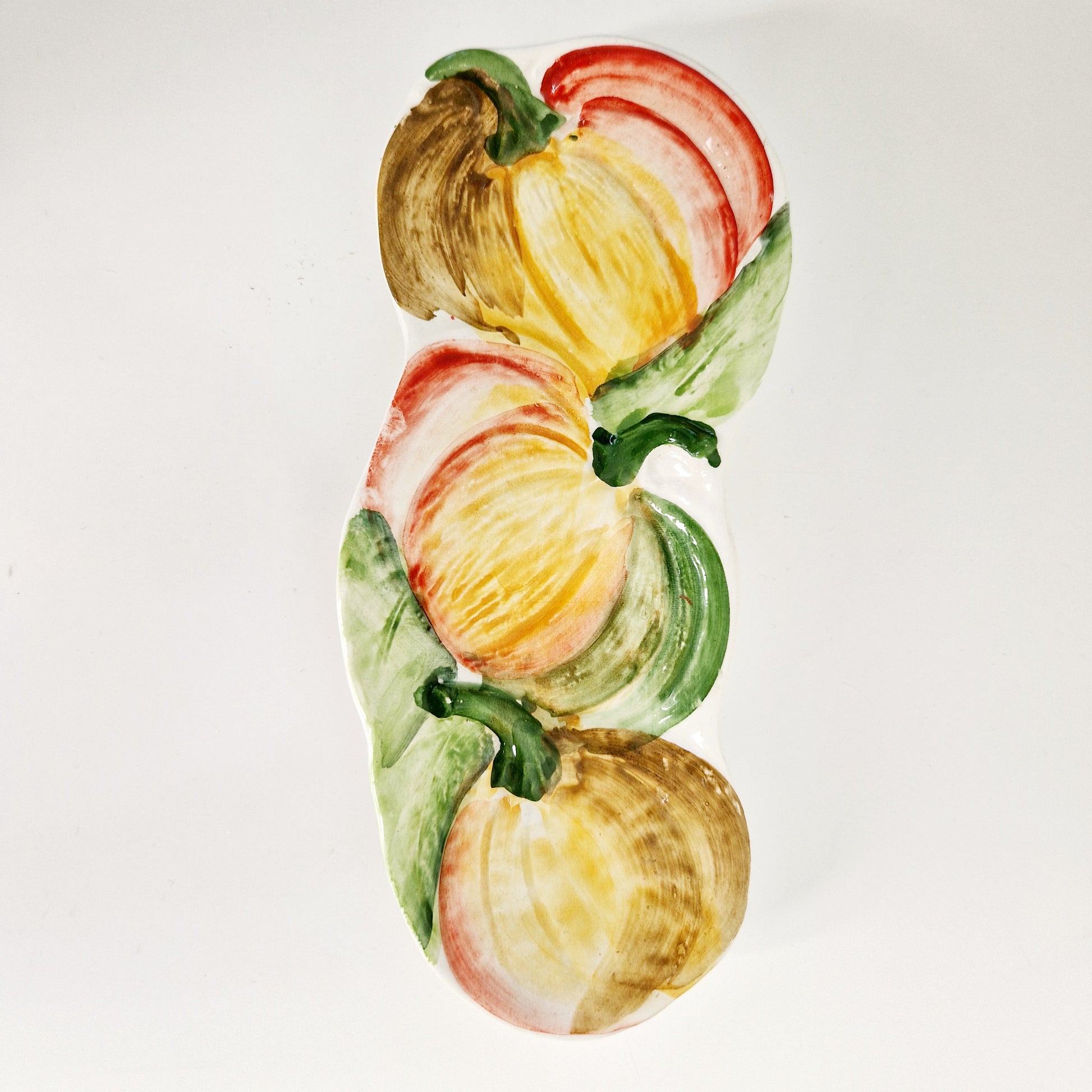 Einzigartige und nachhaltige Vintage Patte mit Tomaten. Unique and sustainable vintage plate with tomatoes. Front 2.