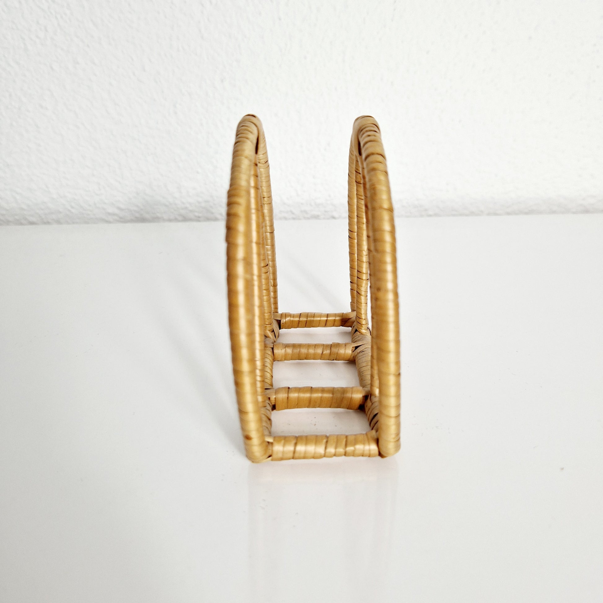 Einzigartiger und nachhaltiger Vintage Serviettenhalter. Unique and sustainable vintage napkin holder. Side 2.