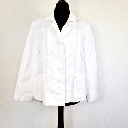 Einzigartiger und nachhaltiger Vintage Blazer in weiss. Unique and sustainable vintage blazer in white. Front.