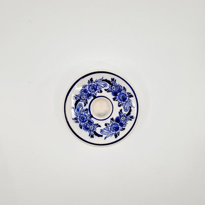 Einzigartiger und nachhaltiger Vintage Kerzenständer in blau-weiss. Unique and sustainable vintage candle holder in blue and white. Above.