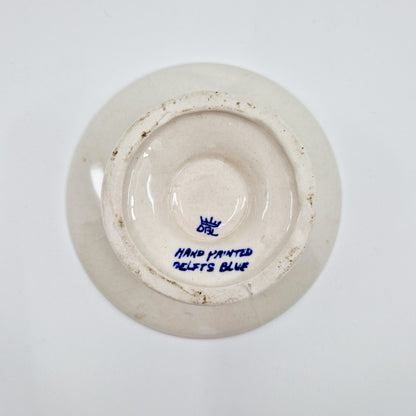 Einzigartiger und nachhaltiger Vintage Kerzenständer in blau-weiss. Unique and sustainable vintage candle holder in blue and white. Below.