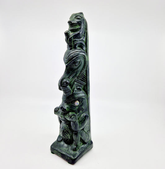 Einzigartiges und nachhaltiges Vintage Totem von Greg Wolf gross. Unique and sustainable vintage totem from greg wolf big. Side 2.
