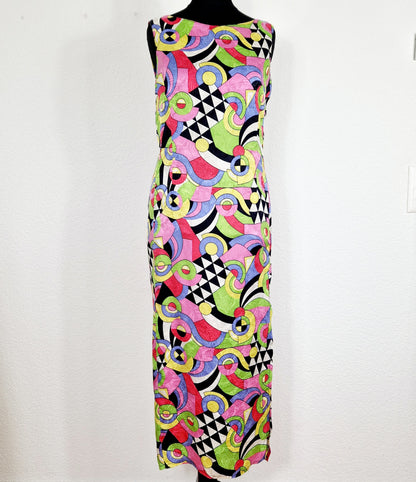 Einzigartiges und nachhaltiges Vintage Kleid in bunt und Seide. Unique and sustainable vintage dress in colorful and silk. Front.